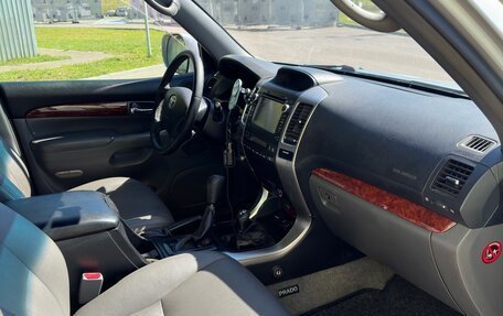 Toyota Land Cruiser Prado 120 рестайлинг, 2005 год, 2 100 000 рублей, 11 фотография