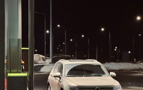 Volkswagen Tiguan II, 2021 год, 3 700 000 рублей, 19 фотография