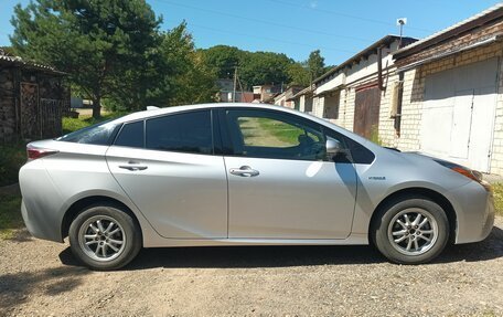 Toyota Prius IV XW50, 2018 год, 1 500 000 рублей, 2 фотография