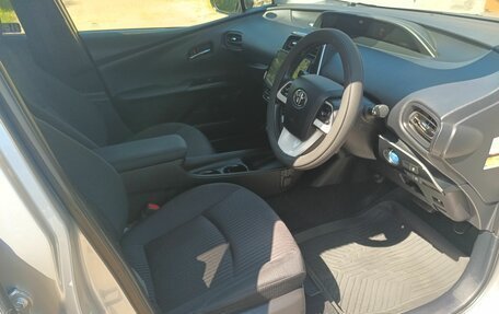 Toyota Prius IV XW50, 2018 год, 1 500 000 рублей, 11 фотография