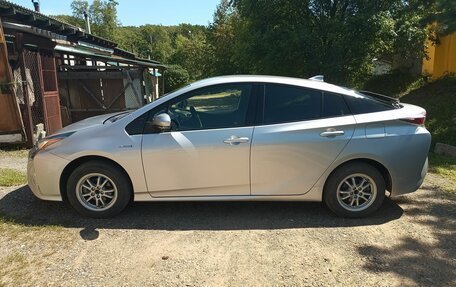 Toyota Prius IV XW50, 2018 год, 1 500 000 рублей, 6 фотография