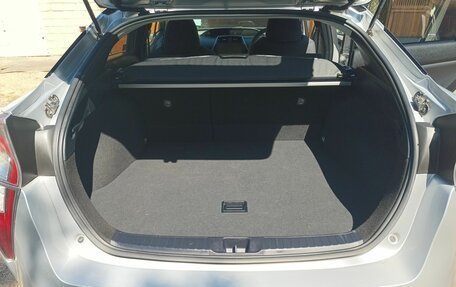 Toyota Prius IV XW50, 2018 год, 1 500 000 рублей, 13 фотография