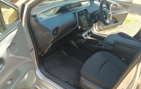 Toyota Prius IV XW50, 2018 год, 1 500 000 рублей, 17 фотография