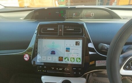 Toyota Prius IV XW50, 2018 год, 1 500 000 рублей, 9 фотография