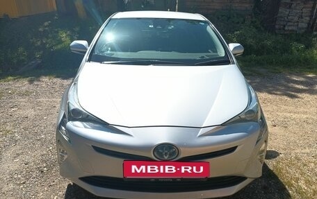 Toyota Prius IV XW50, 2018 год, 1 500 000 рублей, 8 фотография