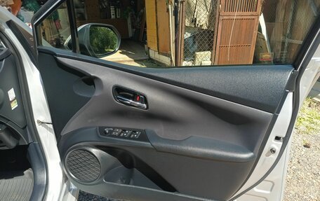 Toyota Prius IV XW50, 2018 год, 1 500 000 рублей, 22 фотография