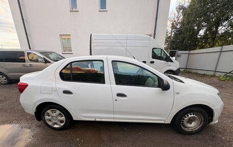 Renault Logan II, 2015 год, 320 000 рублей, 2 фотография