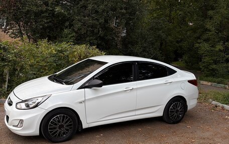 Hyundai Solaris II рестайлинг, 2011 год, 750 000 рублей, 2 фотография