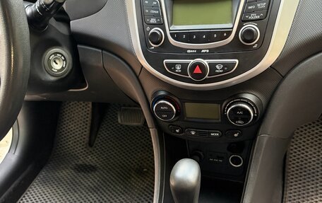 Hyundai Solaris II рестайлинг, 2011 год, 750 000 рублей, 13 фотография