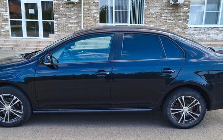 Volkswagen Jetta VI, 2010 год, 495 000 рублей, 2 фотография