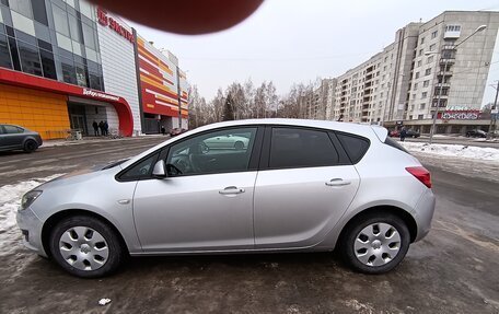 Opel Astra J, 2013 год, 730 000 рублей, 3 фотография