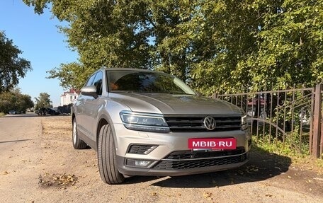 Volkswagen Tiguan II, 2017 год, 2 500 000 рублей, 3 фотография