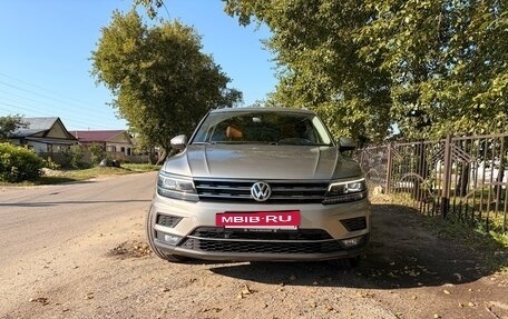 Volkswagen Tiguan II, 2017 год, 2 500 000 рублей, 2 фотография