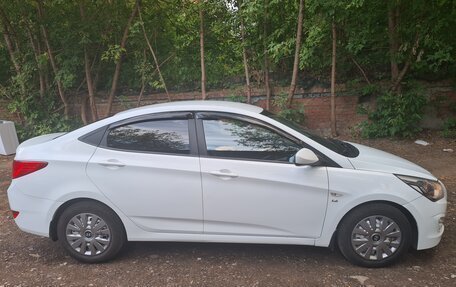 Hyundai Solaris II рестайлинг, 2016 год, 900 000 рублей, 3 фотография