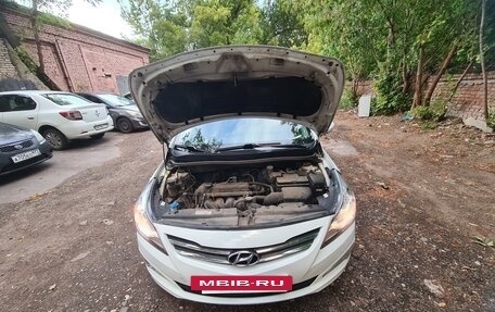 Hyundai Solaris II рестайлинг, 2016 год, 900 000 рублей, 5 фотография