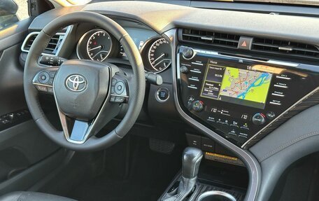 Toyota Camry, 2018 год, 2 570 000 рублей, 3 фотография