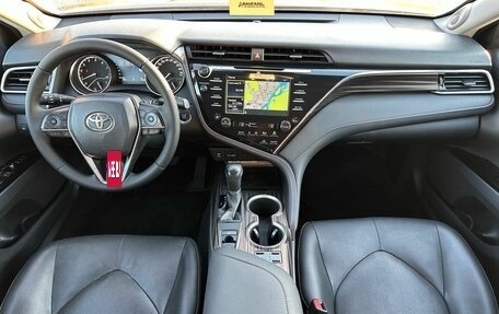 Toyota Camry, 2018 год, 2 570 000 рублей, 32 фотография
