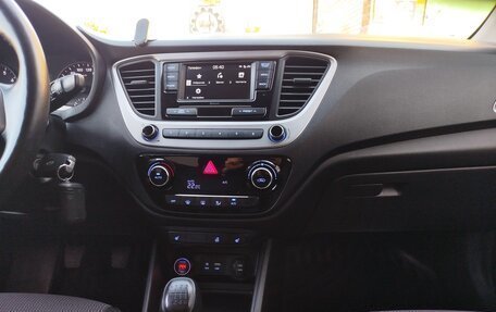 Hyundai Solaris II рестайлинг, 2017 год, 1 270 000 рублей, 2 фотография