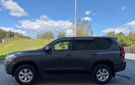 Toyota Land Cruiser Prado 150 рестайлинг 2, 2021 год, 4 500 000 рублей, 5 фотография