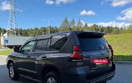 Toyota Land Cruiser Prado 150 рестайлинг 2, 2021 год, 4 500 000 рублей, 7 фотография