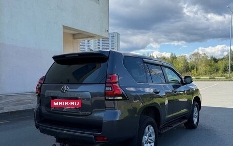 Toyota Land Cruiser Prado 150 рестайлинг 2, 2021 год, 4 500 000 рублей, 9 фотография