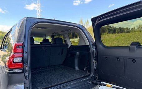 Toyota Land Cruiser Prado 150 рестайлинг 2, 2021 год, 4 500 000 рублей, 11 фотография