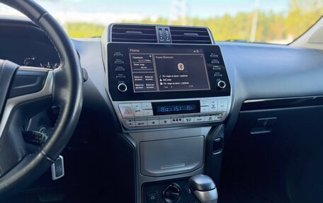 Toyota Land Cruiser Prado 150 рестайлинг 2, 2021 год, 4 500 000 рублей, 15 фотография