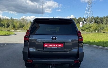 Toyota Land Cruiser Prado 150 рестайлинг 2, 2021 год, 4 500 000 рублей, 8 фотография