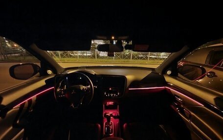 Mitsubishi Outlander III рестайлинг 3, 2014 год, 1 800 000 рублей, 6 фотография