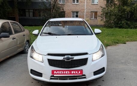 Chevrolet Cruze II, 2011 год, 650 000 рублей, 3 фотография