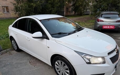 Chevrolet Cruze II, 2011 год, 650 000 рублей, 4 фотография