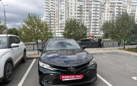 Toyota Camry, 2018 год, 2 200 000 рублей, 2 фотография