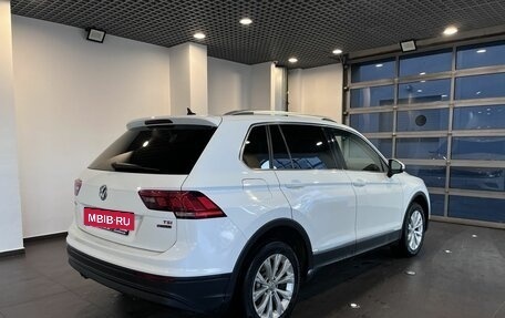 Volkswagen Tiguan II, 2017 год, 2 449 000 рублей, 3 фотография