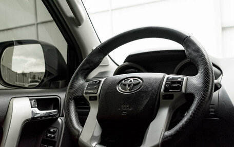 Toyota Land Cruiser Prado 150 рестайлинг 2, 2013 год, 2 600 000 рублей, 13 фотография