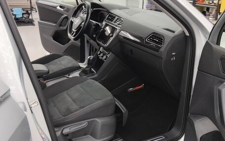 Volkswagen Tiguan II, 2020 год, 2 145 000 рублей, 34 фотография