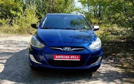 Hyundai Solaris II рестайлинг, 2013 год, 680 000 рублей, 1 фотография