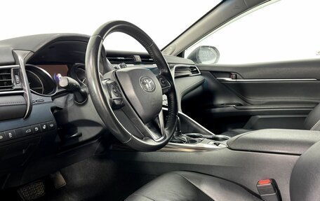 Toyota Camry, 2018 год, 2 800 000 рублей, 10 фотография