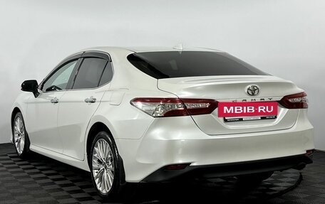 Toyota Camry, 2018 год, 2 800 000 рублей, 8 фотография