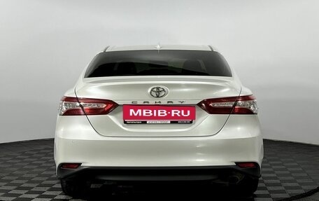 Toyota Camry, 2018 год, 2 800 000 рублей, 7 фотография