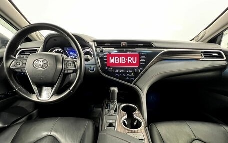 Toyota Camry, 2018 год, 2 800 000 рублей, 13 фотография
