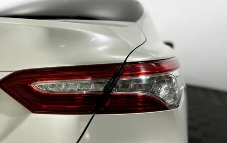 Toyota Camry, 2018 год, 2 800 000 рублей, 18 фотография