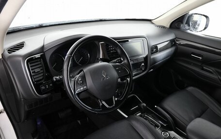 Mitsubishi Outlander III рестайлинг 3, 2018 год, 1 849 000 рублей, 11 фотография