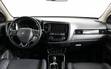 Mitsubishi Outlander III рестайлинг 3, 2018 год, 1 849 000 рублей, 14 фотография
