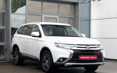 Mitsubishi Outlander III рестайлинг 3, 2018 год, 1 849 000 рублей, 3 фотография