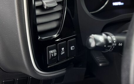 Mitsubishi Outlander III рестайлинг 3, 2018 год, 1 849 000 рублей, 24 фотография