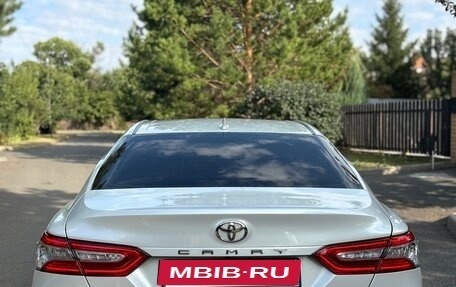 Toyota Camry, 2021 год, 3 070 000 рублей, 10 фотография