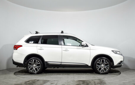 Mitsubishi Outlander III рестайлинг 3, 2016 год, 1 425 000 рублей, 4 фотография