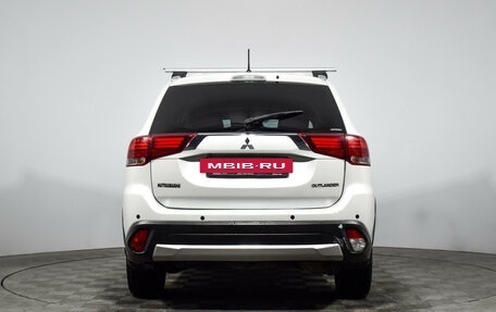 Mitsubishi Outlander III рестайлинг 3, 2016 год, 1 425 000 рублей, 6 фотография