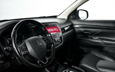 Mitsubishi Outlander III рестайлинг 3, 2016 год, 1 425 000 рублей, 9 фотография