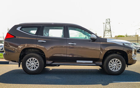 Mitsubishi Pajero Sport III рестайлинг, 2023 год, 4 150 000 рублей, 5 фотография